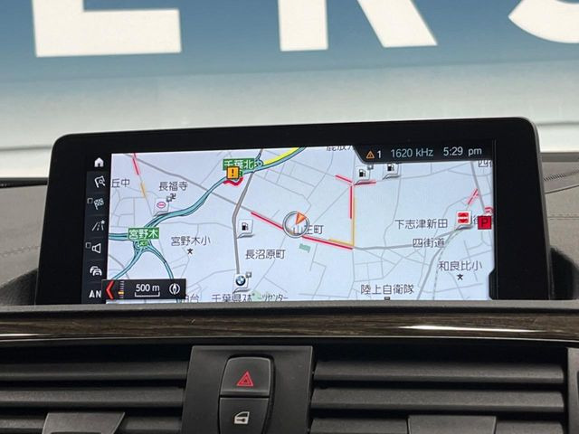 ●純正ナビ:一体感のあるナビは、高級感ある車内を演出してくれます。オーディオ機能も充実しておりますので、運転もより楽しめます♪