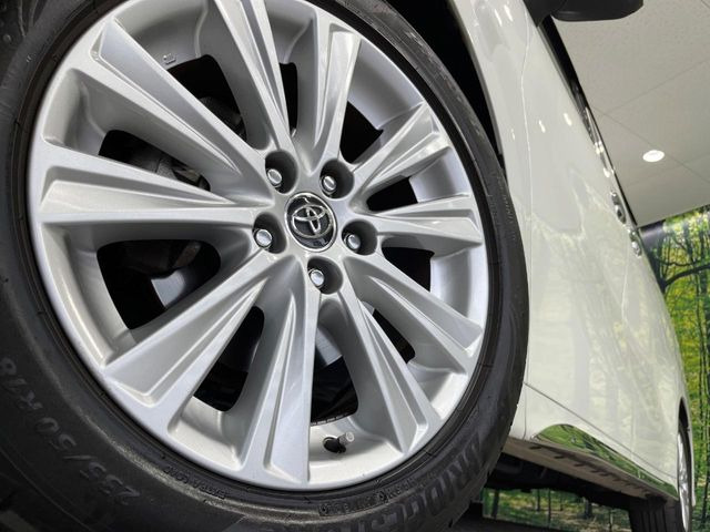 �y����18�C���`�A���~�z�C�[���z�O�ςɃ}�b�`���������A���~�z�C�[���𑕒����Ă���܂��B�e��ЊO�A���~�z�C�[����A�X�^�b�h���X�^�C�����戵�����Ă���܂��B���񂲑��k����������