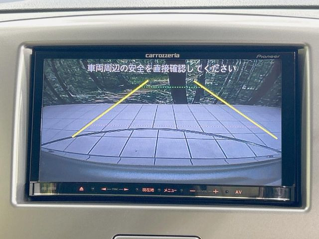 【バックカメラ】駐車時に後方がリアルタイム映像で確認できます。大型商業施設や立体駐車場での駐車時や、夜間のバック時に大活躍!運転スキルに関わらず、今や必須となった装備のひとつです!