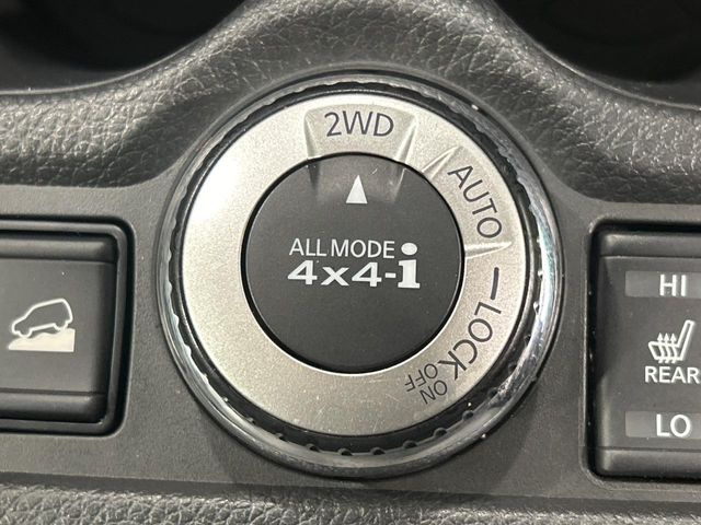 【オールモード4&times;4】2WD/4WDモードを手軽に切り替え可能。燃費重視の2WD、スタック時に役立つLOCK、AUTOモードでは4WDの配分を自動で調整し、路面状況を問わず安定した走りをサポート。