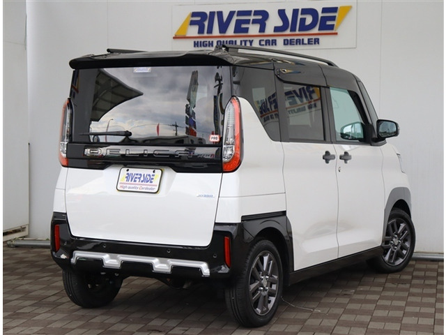 デリカミニT プレミアム 4WD
