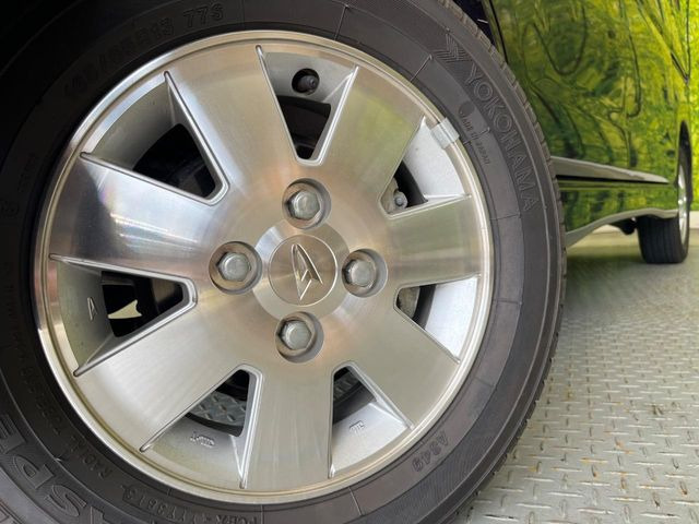 �y����13�C���`�A���~�z�C�[���z�O�ςɃ}�b�`���������A���~�z�C�[���𑕒����Ă���܂��B�e��ЊO�A���~�z�C�[����A�X�^�b�h���X�^�C�����戵�����Ă���܂��B���񂲑��k����������