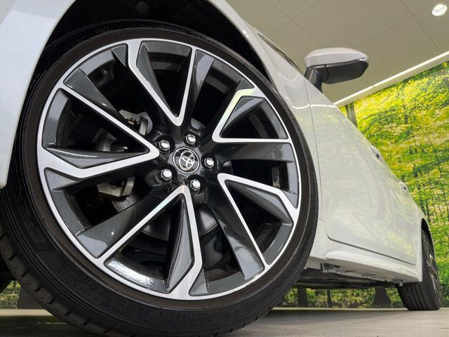 �y����18�C���`�A���~�z�C�[���z�O�ςɃ}�b�`���������A���~�z�C�[���𑕒����Ă���܂��B�e��ЊO�A���~�z�C�[����A�X�^�b�h���X�^�C�����戵�����Ă���܂��B���񂲑��k����������