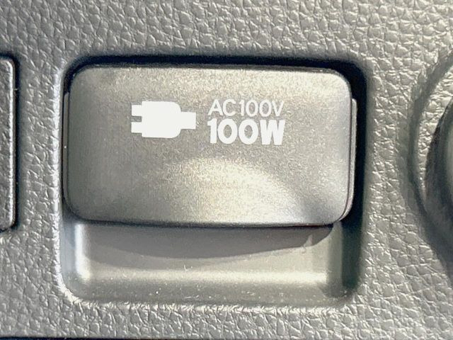 【アクセサリーコンセント】キャンプやスポーツ、アウトドアでのアクティビティはもちろん、災害・停電の際に助けにもなるAC100Vコンセントを装備♪ケータイやタブレット、ゲーム機器の充電にも♪
