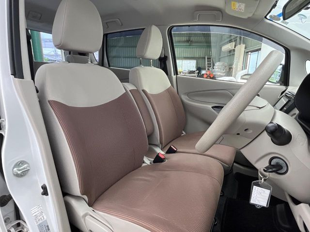 運転席シート廻りは使用感も少なく、良好な状態となっています。丁寧に使われていたことがよくわかりますね。