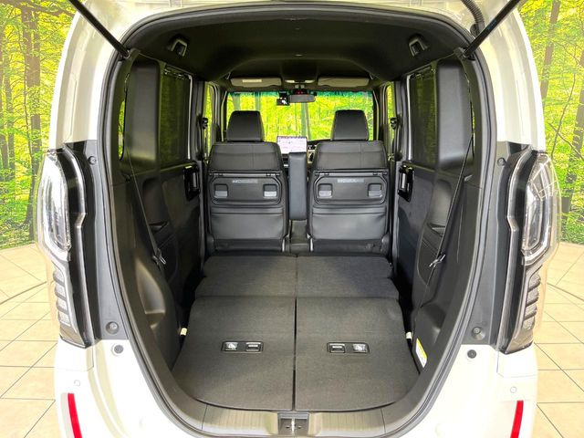 普段のお買い物や通勤、送迎等に十分な荷室スペースを確保しております。セカンドシートを倒すと、大きな荷物の積載も可能です♪