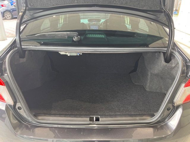 積み下ろしのしやすいデッキにはたっぷりと荷物を積み込んでいただけます。遊びから仕事まで、様々なシーンで頼れます♪