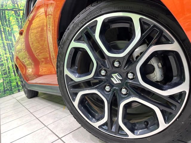 �y����17�C���`�A���~�z�C�[���z�O�ςɃ}�b�`���������A���~�z�C�[���𑕒����Ă���܂��B�e��ЊO�A���~�z�C�[����A�X�^�b�h���X�^�C�����戵�����Ă���܂��B���񂲑��k����������