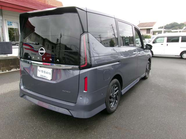 セレナ1.4 e-4ORCE ハイウェイスターV 4WD