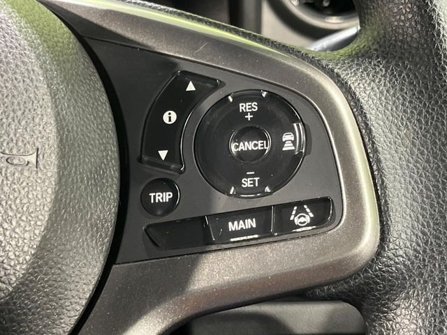 【アダプティブクルーズコントロール】高速道路での長距離走行が楽に!!自動で速度を保つクルーズコントロールが、衝突軽減システムと連携し、前方の車両を感知して車間を保つように速度調節してくれます!!