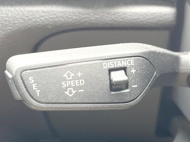 ●アダプティブクルーズコントロール:前の車との車間距離を一定にとりつつ、一定速度で自動走行してくれる次世代のクルーズコントロール!主に高速道路や自動車専用道路で使用する便利な機能です!