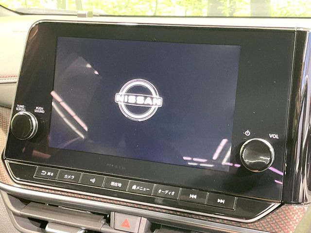【メーカー純正ナビ】インテリアに溶け込むスタイリッシュな「専用設計」メーカーナビを装備♪視認性や操作性など基本性能にも優れ、より上質なカーライフをお楽しみいただけます。