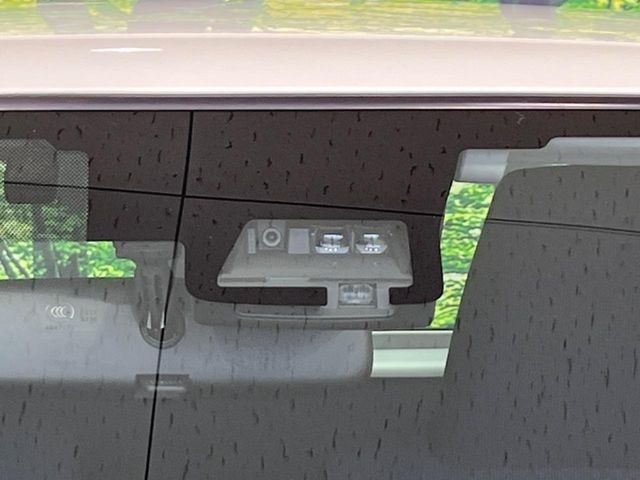 【トヨタセーフティセンス】走行中に前方の車両等を認識し、衝突しそうな時は警報とブレーキで衝突回避と被害軽減をアシスト。より安全にドライブをお楽しみいただけます。