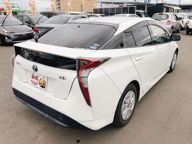 お客様のご予算帯に合わせたお車を常時50台以上取り揃えています!当社のスタッフがお客様のお車選びをしっかりサポートしご提案させていただきます!