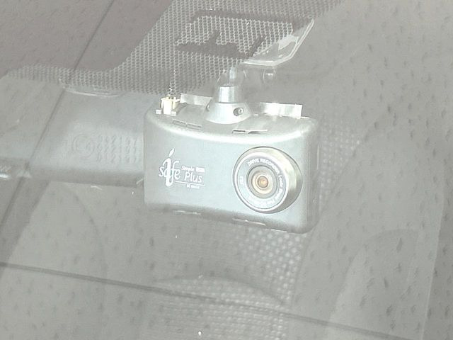 【ドライブレコーダー】ドライブレコーダー装備!走行中はもちろん、あおり運転や事故に遭遇した際、映像で記録し、万一のリスクに備えます。※記録用SDカードはお客様ご自身でご準備いただく必要があります。