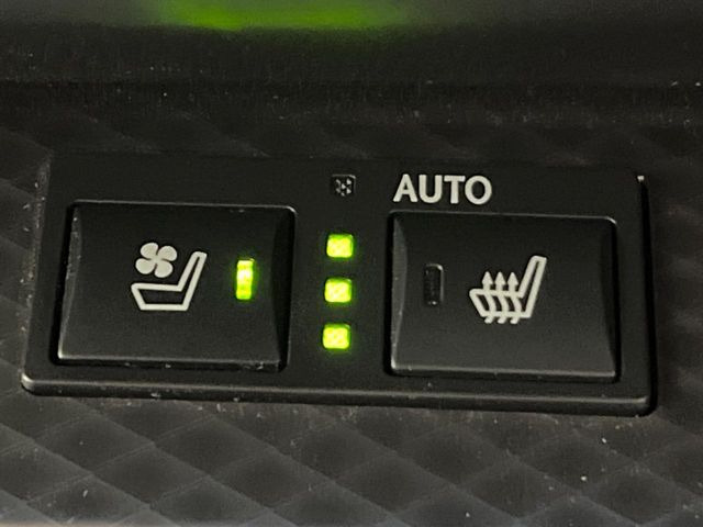 【シートヒーター&ベンチレーション】夏場は涼しい風でお尻や背中の熱やムレを防ぎ、冬はエアコンよりも早く温まってポカポカに!季節を問わず快適に過ごせます。