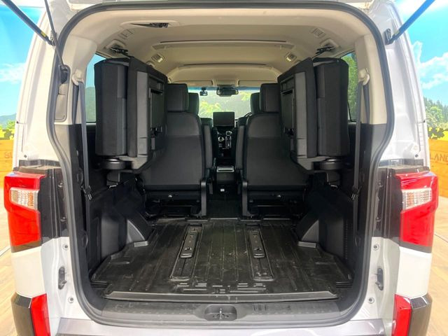 普段のお買い物や通勤、送迎等に十分な荷室スペースを確保しております。セカンドシートを倒すと、大きな荷物の積載も可能です♪