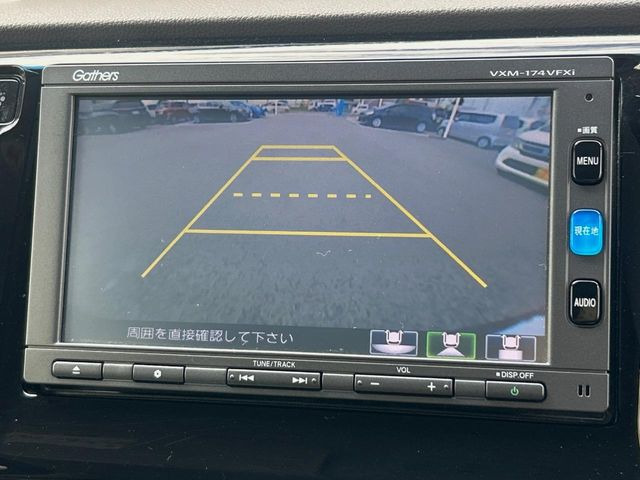 【バックカメラ】駐車時に後方がリアルタイム映像で確認できます。大型商業施設や立体駐車場での駐車時や、夜間のバック時に大活躍!運転スキルに関わらず、今や必須となった装備のひとつです!