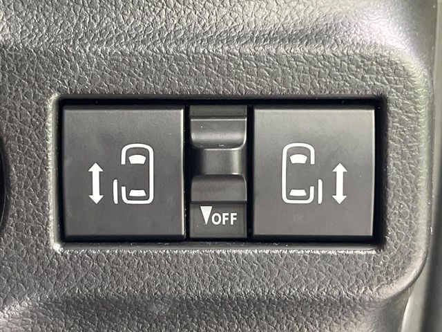 【両側パワースライドドア】スマートキーや運転席のスイッチで後席両側スライドドアの開閉が可能♪電動だから力を入れてドアを開ける必要が無く、小さなお子様でも簡単に開け閉めでき快適です♪