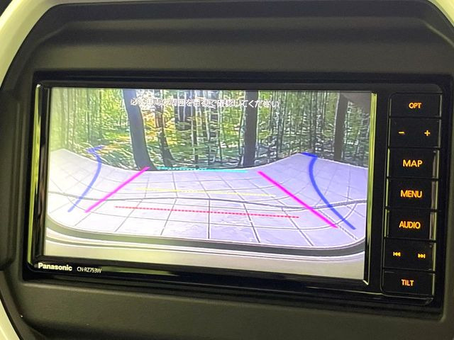 【バックカメラ】駐車時に後方がリアルタイム映像で確認できます。大型商業施設や立体駐車場での駐車時や、夜間のバック時に大活躍!運転スキルに関わらず、今や必須となった装備のひとつです!