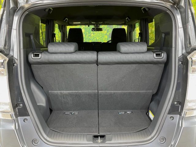 普段のお買い物や通勤、送迎等に十分な荷室スペースを確保しております。セカンドシートを倒すと、大きな荷物の積載も可能です♪