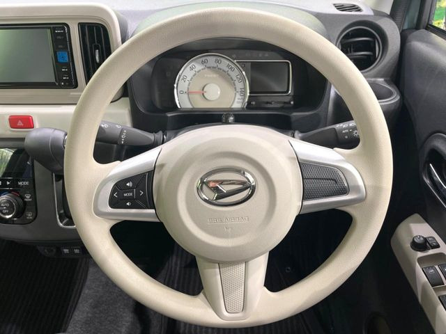 インテリアに合わせたデザインのステアリングは、運転される方のことも考え、運転しやすい形状、大きさです。是非一度、実際に触ってお確かめください。