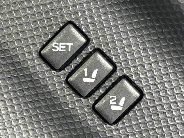 【メモリー機能付きパワーシート】ドライバーごとに設定したシート位置を記憶して、ボタン一つで切り替えできる便利な機能!運転する方が複数名いらっしゃるご家庭におすすめです♪