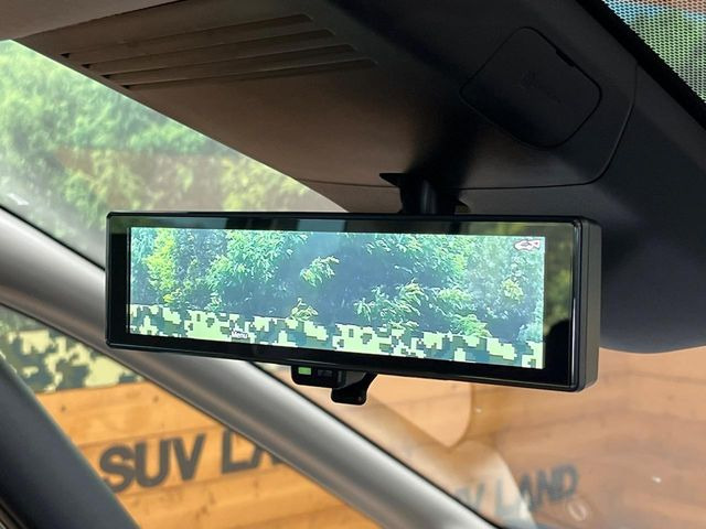 【インテリジェントルームミラー】後席の大きな荷物や同乗者で後方が確認しづらい時でも安心!カメラが撮影した車両後方の映像をルームミラー内に表示。クリアな視界で状況の確認が可能です!