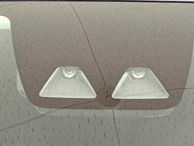 【スマートアシスト】走行中に前方の車両等を認識し、衝突しそうな時は警報とブレーキで衝突回避と被害軽減をアシスト。より安全にドライブをお楽しみいただけます。