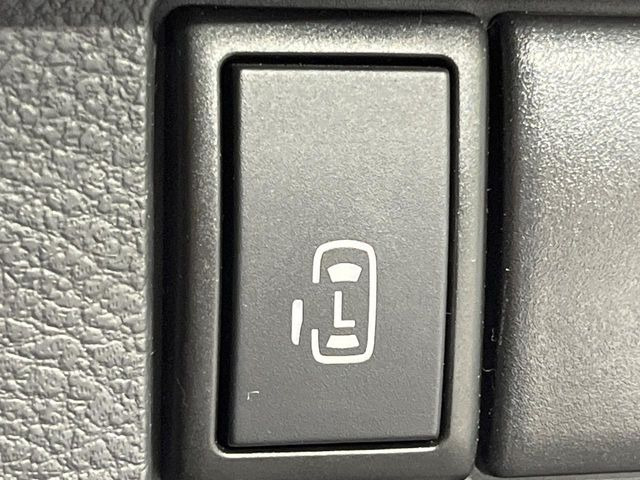【パワースライドドア】スマートキーや運転席のスイッチでスライドドアの開閉が可能♪電動だから力を入れてドアを開ける必要が無く、小さいお子様でも、重い荷物を持っている時もラクに開け閉めできます♪