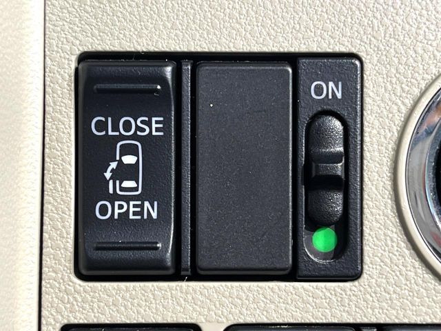 【パワースライドドア】スマートキーや運転席のスイッチでスライドドアの開閉が可能♪電動だから力を入れてドアを開ける必要が無く、小さいお子様でも、重い荷物を持っている時もラクに開け閉めできます♪