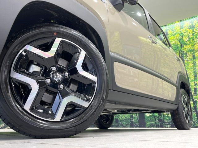 �y����16�C���`�A���~�z�C�[���z�O�ςɃ}�b�`���������A���~�z�C�[���𑕒����Ă���܂��B�e��ЊO�A���~�z�C�[����A�X�^�b�h���X�^�C�����戵�����Ă���܂��B���񂲑��k����������