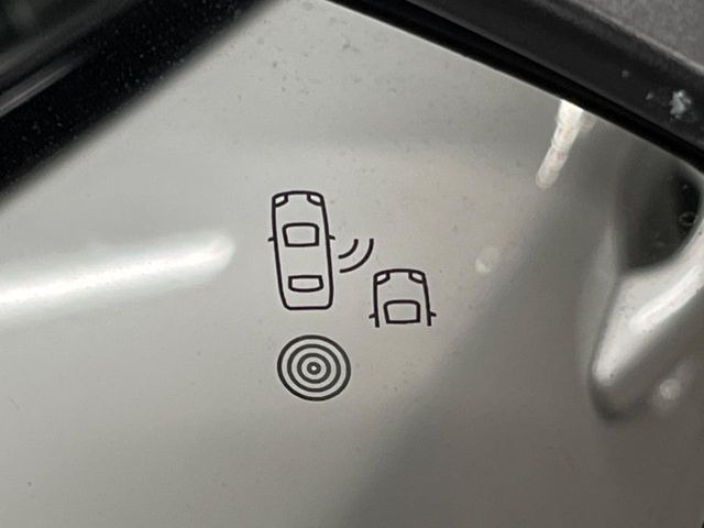 ●ブラインドアシストセンサー:視角からの車を感知し、ドライバーが車線変更を行う際に、警告音と共に注意を促してくれる安全支援機能です!