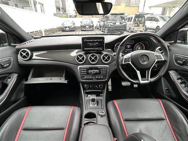 GLAクラスAMG GLA45 4マチック 4WD