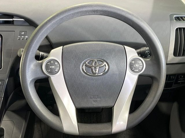 インテリアに合わせたデザインのステアリングは、運転される方のことも考え、運転しやすい形状、大きさです。是非一度、実際に触ってお確かめください。