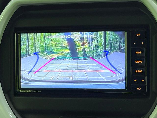 【バックカメラ】駐車時に後方がリアルタイム映像で確認できます。大型商業施設や立体駐車場での駐車時や、夜間のバック時に大活躍!運転スキルに関わらず、今や必須となった装備のひとつです!