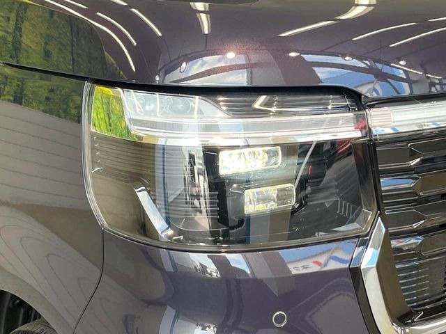【LEDヘッドライト】悪天候や夜間走行時も良好な視界を確保し安心して運転できる高輝度LEDヘッドライトを装備!点灯速度が早く、消費電力も抑えられています。