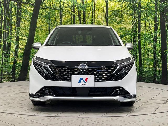 弊社では、全車『修復歴なし』のお車のみ取り扱っております。専任バイヤーによる厳選した仕入れの後、入庫後の車両チェックを行い、ネクステージが認定した高品質な中古車をご提供しております。