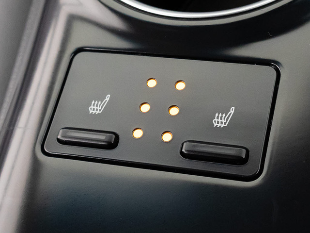 シートヒーターを装備しています!高級車ならではの装備です!シートが暖まりますので、寒い冬場も快適にご乗車頂けます!腰にも優しい!お子様や女性にも嬉しい装備ですね!!
