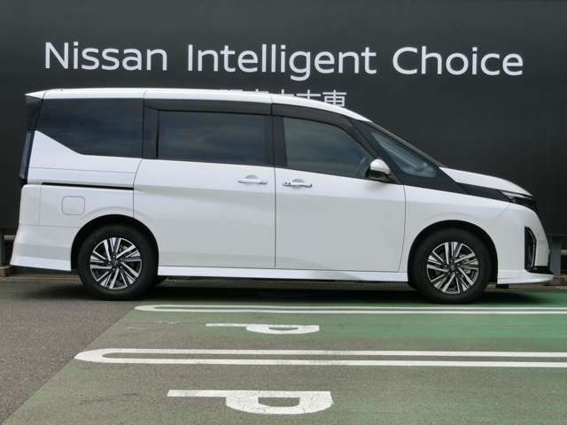 セレナ1.4 e-POWER ハイウェイスターV