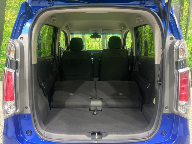 普段のお買い物や通勤、送迎等に十分な荷室スペースを確保しております。セカンドシートを倒すと、大きな荷物の積載も可能です♪