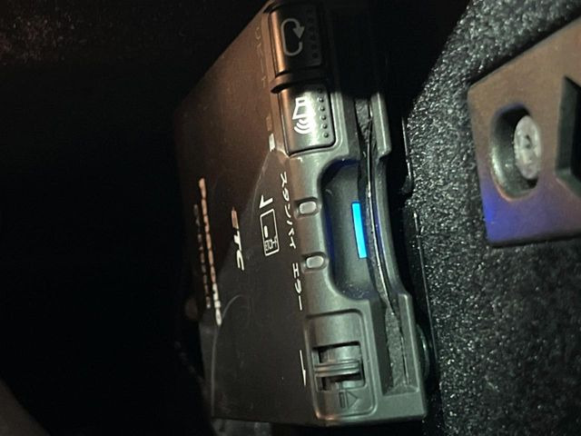 ●ETC車載器(アンテナ分離型音声案内タイプ):お引き渡し時には再セットアップを実施後、お渡しいたします。マイレージ登録に関してもお気軽にスタッフまでお尋ねください。