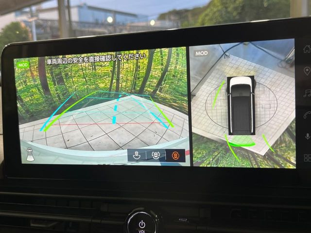 【アラウンドビューモニター】専用のカメラにより、上から見下ろしたような視点で360度クルマの周囲を確認することができます☆死角部分も確認しやすく、狭い場所での切り返しや駐車もスムーズに行えます。
