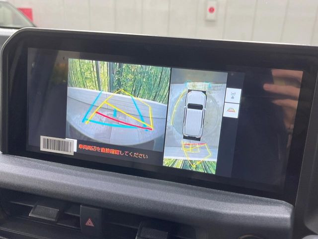 【全周囲カメラ】専用のカメラにより、上から見下ろしたような視点で360度クルマの周囲を確認することができます☆死角部分も確認しやすく、狭い場所での切り返しや駐車もスムーズに行えます。