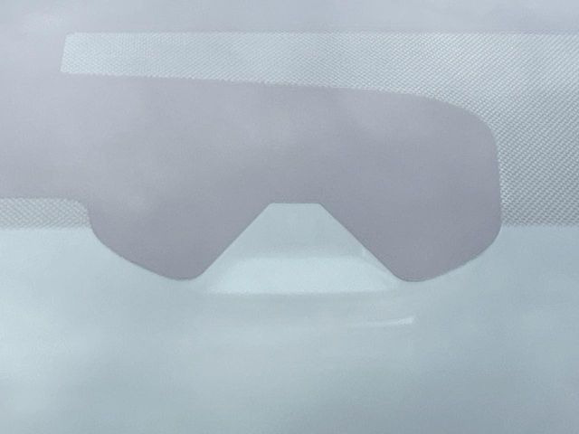 【エマージェンシーブレーキ】走行中に前方の車両等を認識し、衝突しそうな時は警報とブレーキで衝突回避と被害軽減をアシスト。より安全にドライブをお楽しみいただけます。
