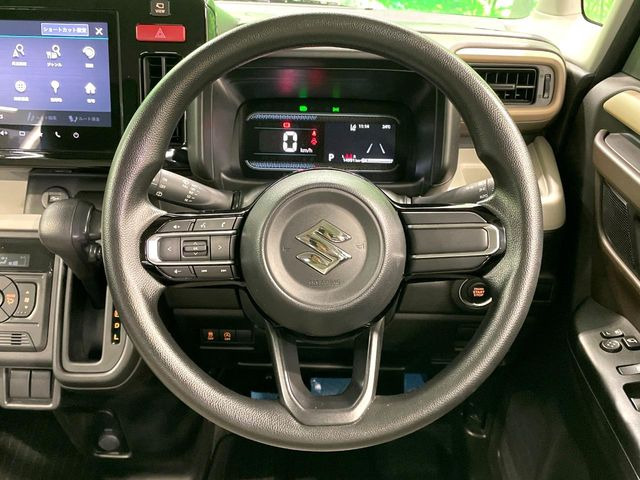 インテリアに合わせたデザインのステアリングは、運転される方のことも考え、運転しやすい形状、大きさです。是非一度、実際に触ってお確かめください。