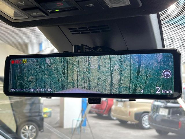 【デジタルインナーミラー】後席の大きな荷物や同乗者で後方が確認しづらい時でも安心!カメラが撮影した車両後方の映像をルームミラー内に表示。クリアな視界で状況の確認が可能です!