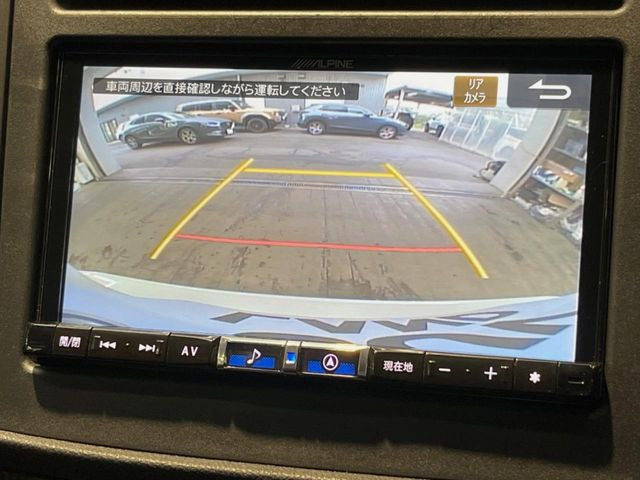 【フロント&サイド&バックカメラ】ドライバーから見にくい死角部分を映像で確認できるカメラを各所に装着。見通しがきかない場所や住宅密集地などを運転することが多い人におすすめの安心装備です。