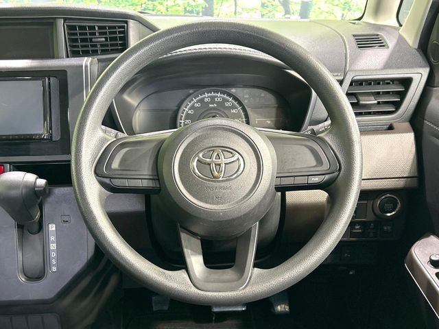 �C���e���A�ɍ��킹���f�U�C���̃X�e�A�����O�́A�^�]�������̂��Ƃ��l���A�^�]���₷���`��A�傫���ł��B�����x�A���ۂɐG���Ă��m���߂��������B