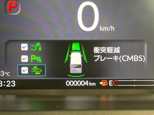 【ホンダセンシング】走行中に前方の車両等を認識し、衝突しそうな時は警報とブレーキで衝突回避と被害軽減をアシスト。より安全にドライブをお楽しみいただけます。